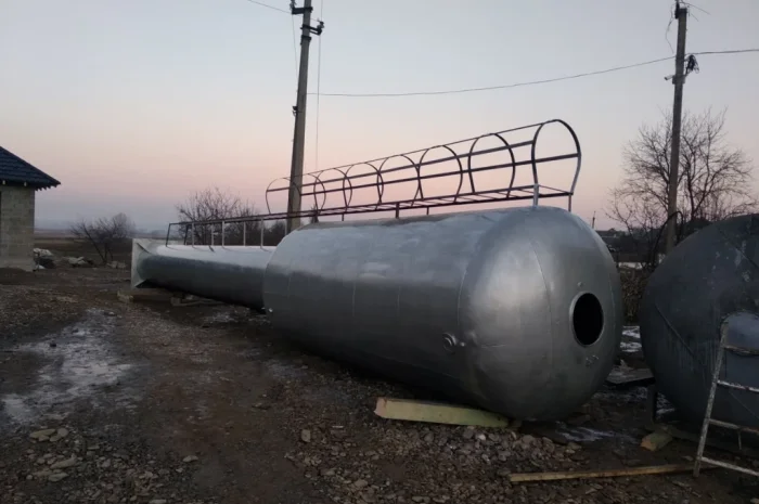 Водонапірна вежа на замовлення з емальованих бочок- фото № 3