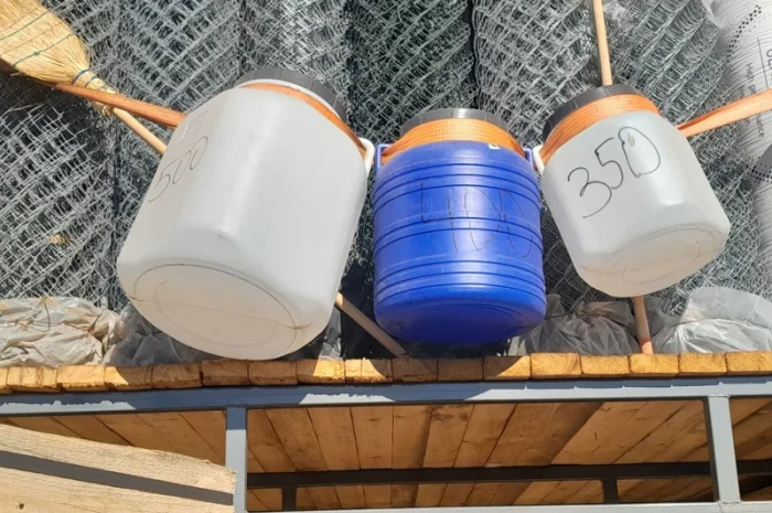 Еврокубы и канистры в продаже- фото № 4