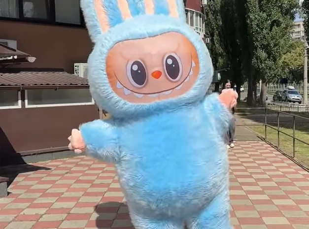 Надувний костюм Лабуба з вентилятором для вашого бізнесу- фото № 5