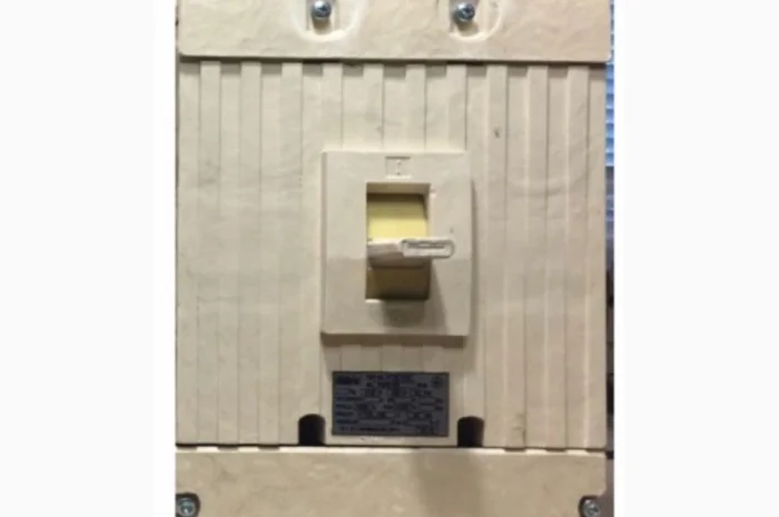 Автоматичний вимикач А3792У на 630А та 800А- фото № 1