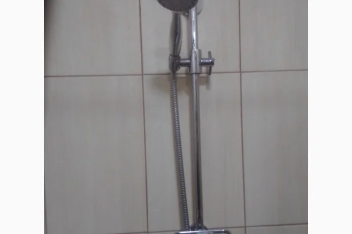 Душова штанга з мильницею- фото № 1