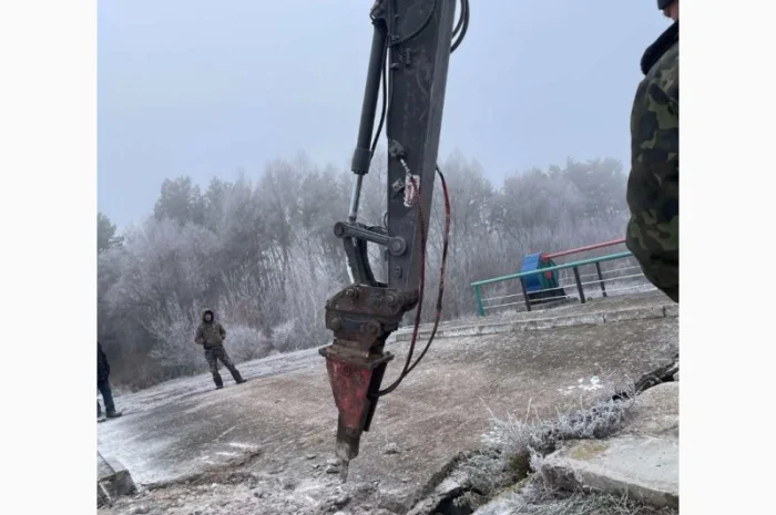 Аренда экскаватора с гидромолотом для демонтажа- фото № 1