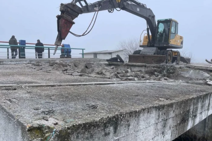 Аренда экскаватора с гидромолотом для демонтажа- фото № 2