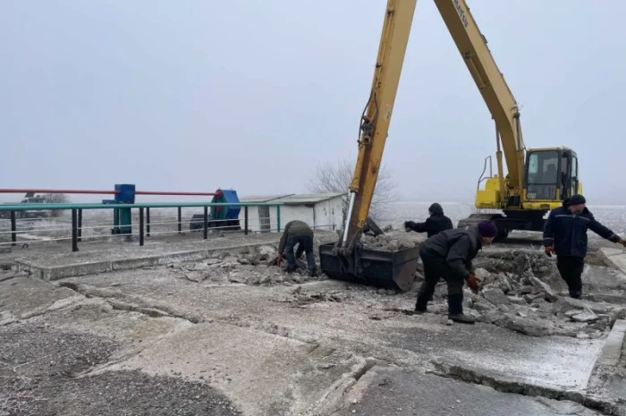 Аренда экскаватора с гидромолотом для демонтажа- фото № 3