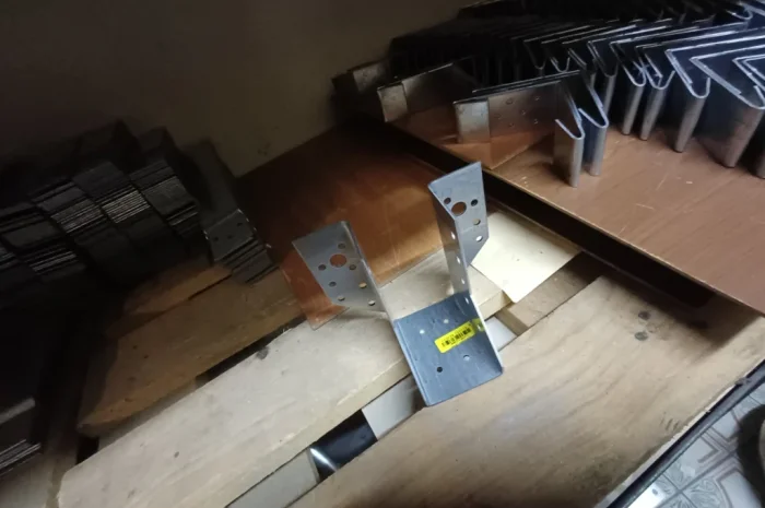 Універсальний оцинкований кутник з ребром жорсткості 145×145×95- фото № 10