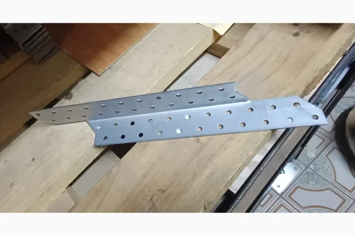 Універсальний оцинкований кутник з ребром жорсткості 145×145×95- фото № 11