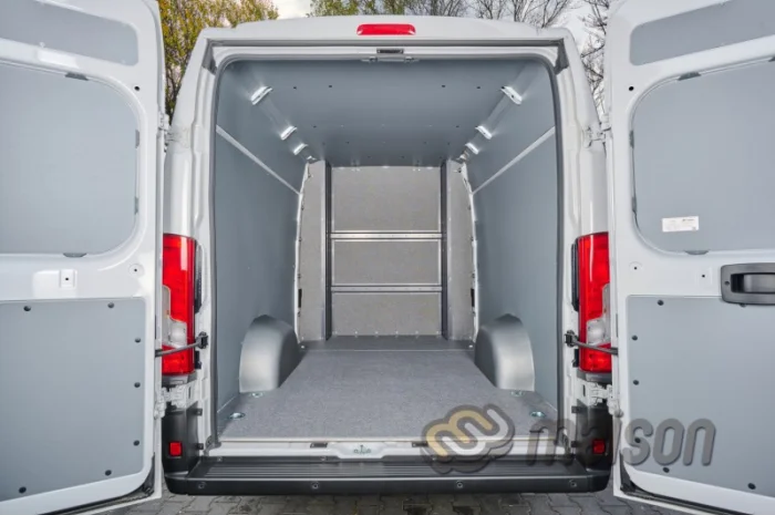 Переоборудование Peugeot Boxer для комфортного перевозки- фото № 6