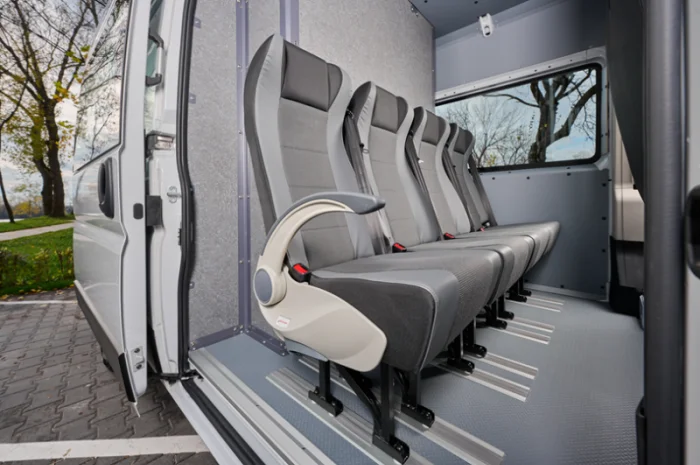 Переоборудование Peugeot Boxer для комфортного перевозки- фото № 8