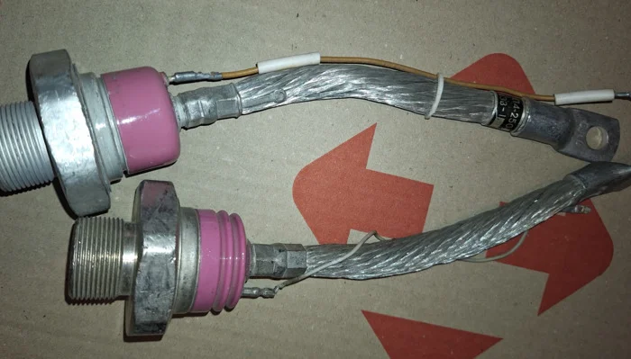 Тиристор ТЛ4-250 для статических преобразователей- фото № 1