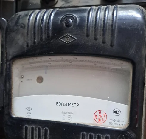 Вольтметр Д574 – универсальный прибор для измерения напряжения- фото № 1