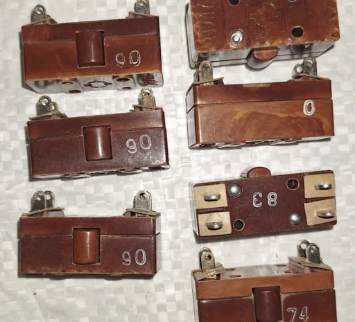 Мікровимикач Д711 для управління електричними схемами- фото № 1