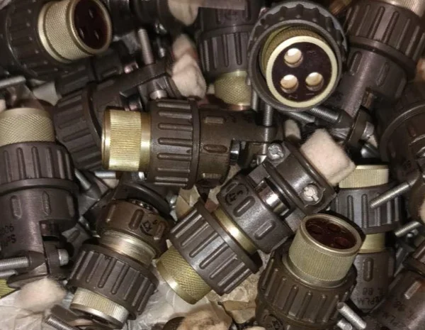 Штепсельная розетка ШПЛМ-3 для электрических цепей- фото № 1