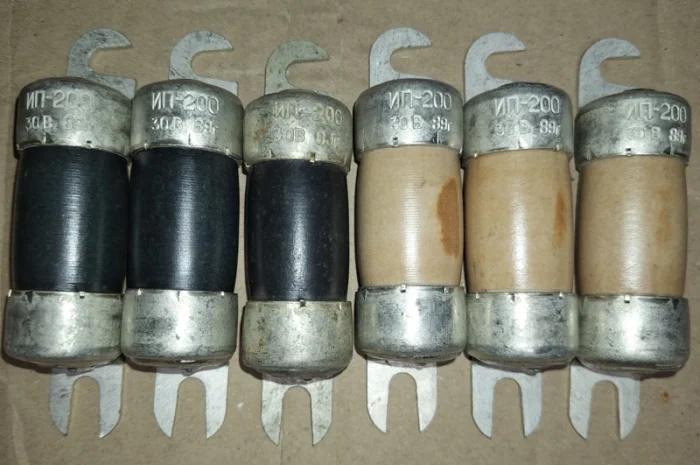 Запобіжник ИП-200 200А 30В у продажу- фото № 1