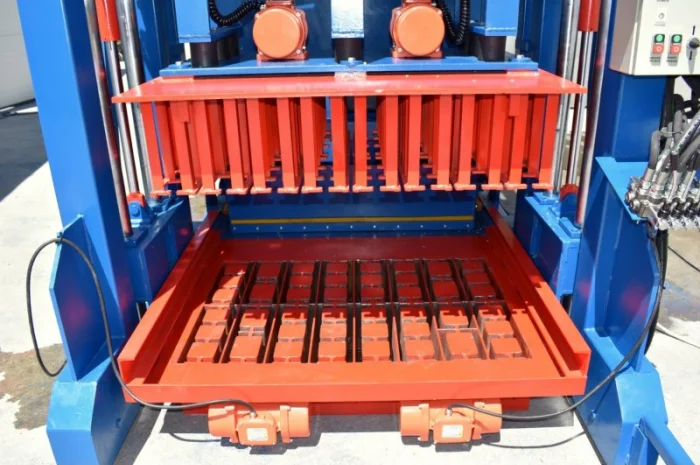 Мобільний вібропрес Svemlo SUMAB 4800 у продажу- фото № 17