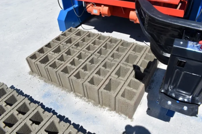 Мобільний вібропрес Svemlo SUMAB 4800 у продажу- фото № 14