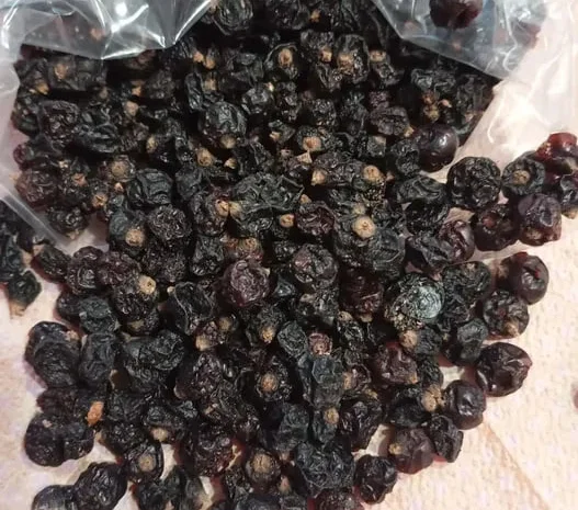 Ягоди сушені: аронія( горобина чорна) смородина- фото № 2