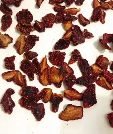 Сушена клубніка слайсами без цукру- фото № 1