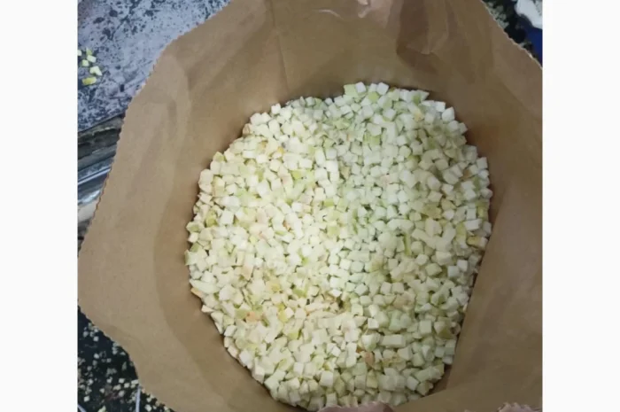 Пропонується заморожене яблуко кубиками зеленого кольору- фото № 1