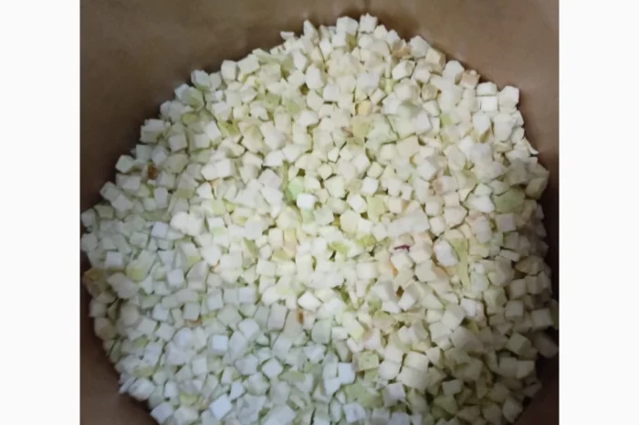 Пропонується заморожене яблуко кубиками зеленого кольору- фото № 2