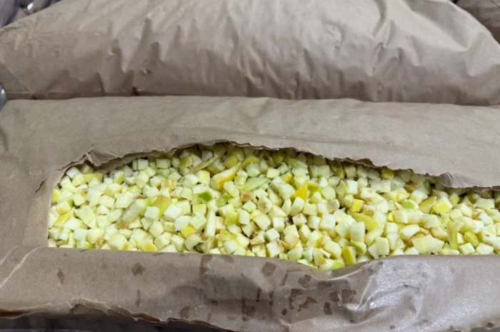 Пропонується заморожене яблуко кубиками зеленого кольору- фото № 3