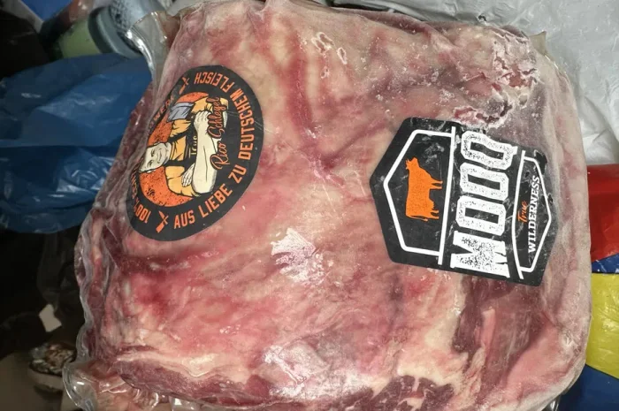 Мясо свіже антрекот утка ковбаски ділікатеси- фото № 1