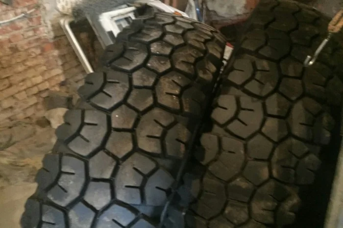 Скаты шины R24 14 на различную спецтехнику продажа в Украине- фото № 3
