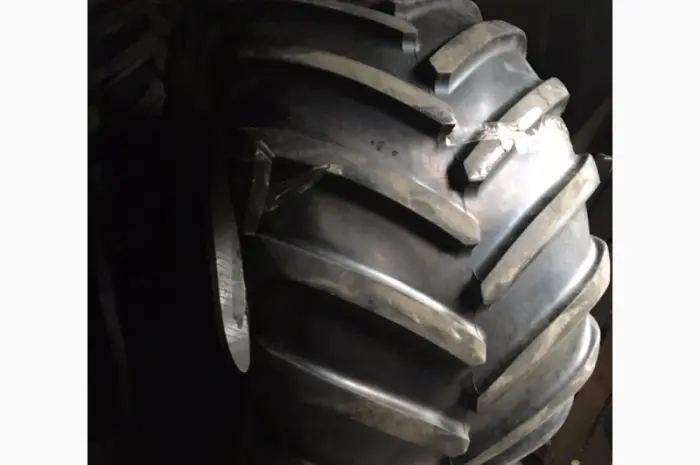 Б/у шина 1050/50-32 Michelin для Holmer Terra практически новая- фото № 1