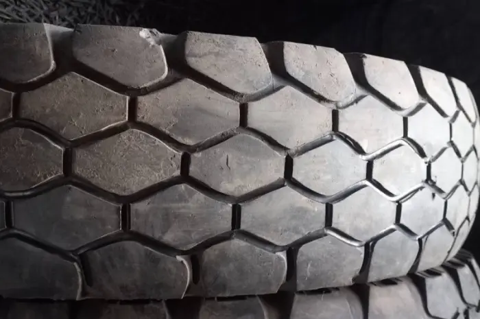 Бу шина под резаная 9.00-20 (260-508) Кама- фото № 2