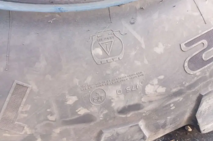 Бу шина 710/75R42 Michelin (пара) Днепр на трактор Fendt John Deer- фото № 6