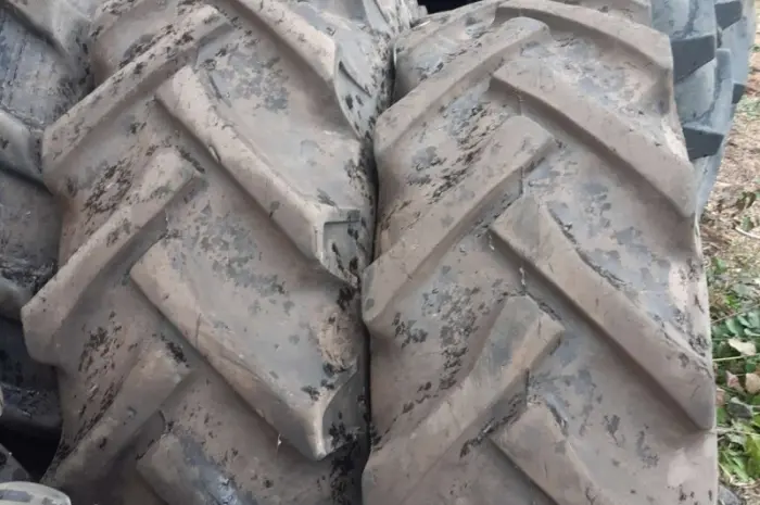 Бу шина на комбайн 800/65R32 (30/5/32)- фото № 2