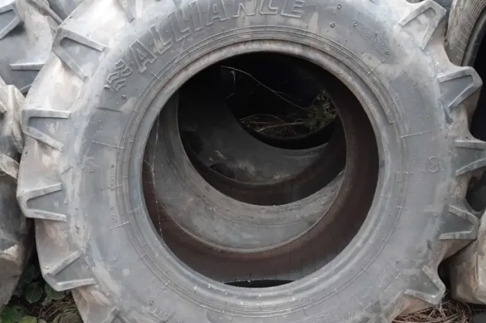 Бу шина на комбайн 800/65R32 (30/5/32)- фото № 3