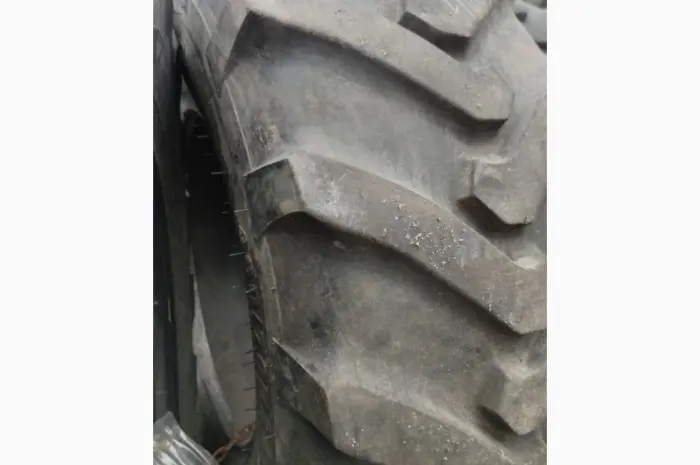 Бу шина на маниту 460/70R24 (17.5р24) Starmaxx- фото № 1