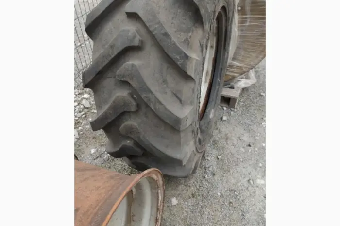 Бу шина на маниту 460/70R24 (17.5р24) Starmaxx- фото № 8