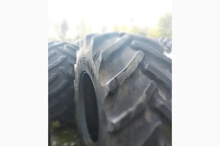 Бу шина GoodYear 800/65R32 (30.5LR32)- фото № 2