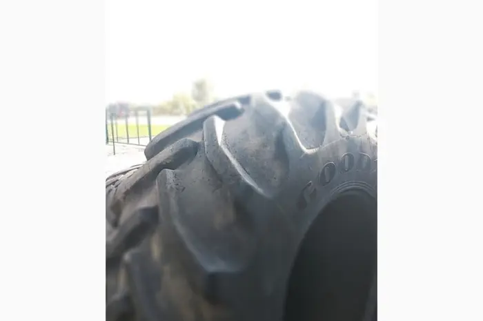 Бу шина GoodYear 800/65R32 (30.5LR32)- фото № 4