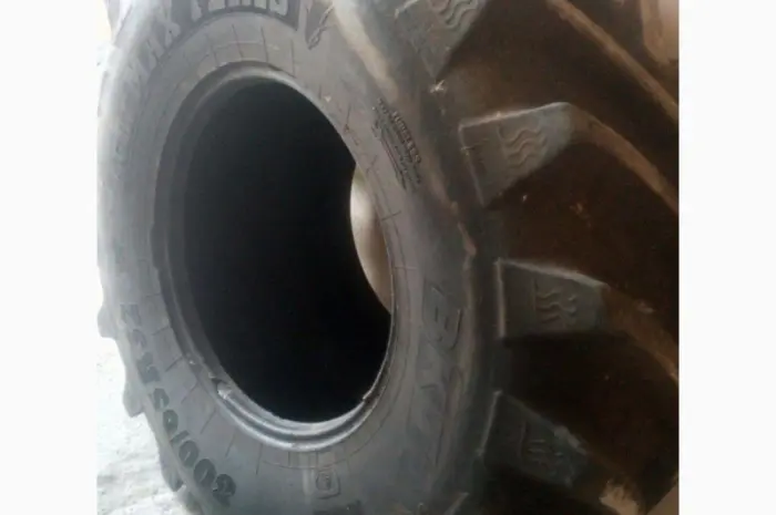 Шина 800/65R32 178A8 BKT- фото № 1