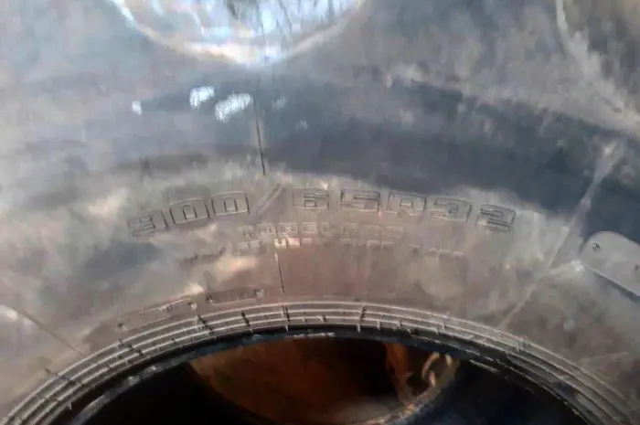Б/у шина 900/65R32 (35- фото № 3