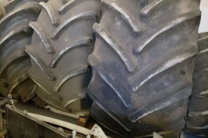 Б/у шина 800/65R32 (30.5LR32) Днепрошина и Continental- фото № 1