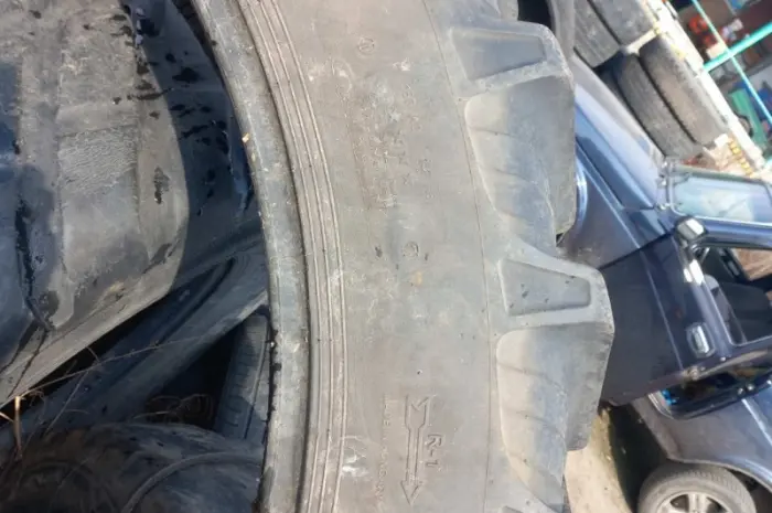 Бу шина 300/95r46 Taurus опрыскиватель- фото № 3