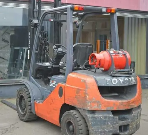 Вилковий навантажувач кара 3т. Toyota 02-8FGF30 2013р. 4м. підйом- фото № 2