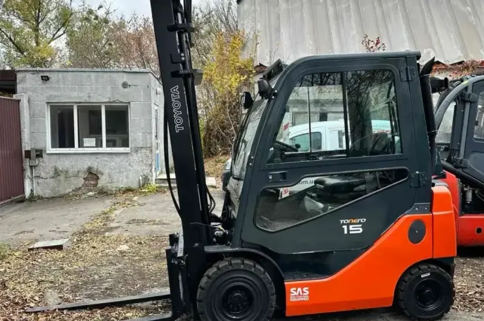 Навантажувач вилковий 1.5т. Toyota 06-8FG15F КАБІНА 1300 мотогодин- фото № 1