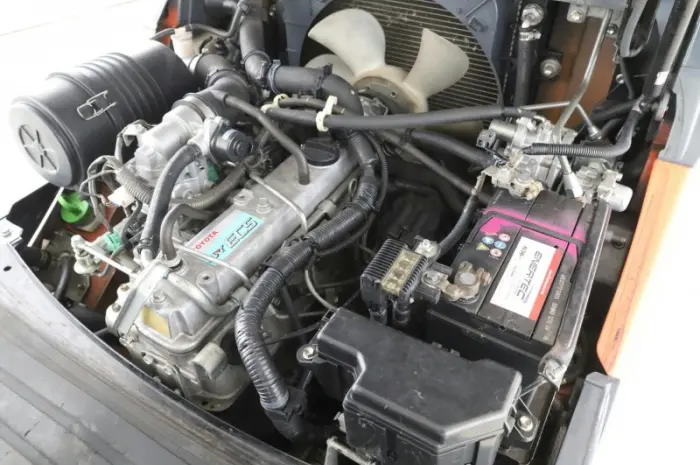 Навантажувач вилковий Toyota 1.8т. 2014 року газ+бензин- фото № 3
