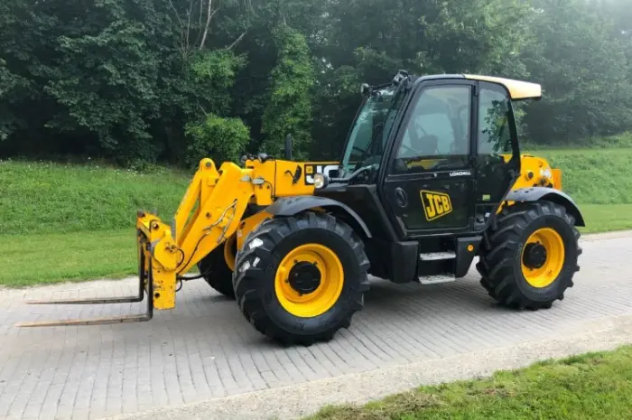 Спецтехника. Телескопический погрузчик JCB 531-70 AGRI SUPER- фото № 1