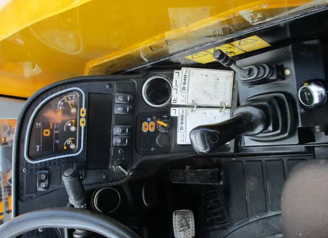 Телескопический погрузчик JCB 540-170. Строительная техника- фото № 10