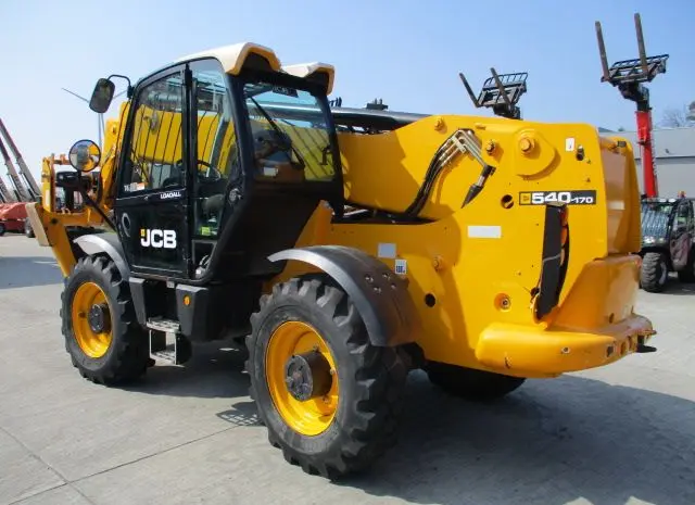 Телескопический погрузчик JCB 540-170. Строительная техника- фото № 2