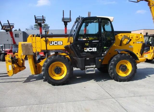 Телескопический погрузчик JCB 540-170. Строительная техника- фото № 3