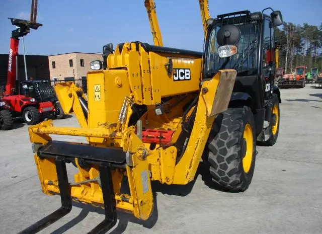 Телескопический погрузчик JCB 540-170. Строительная техника- фото № 4