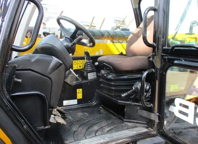 Телескопический погрузчик JCB 540-170. Строительная техника- фото № 8