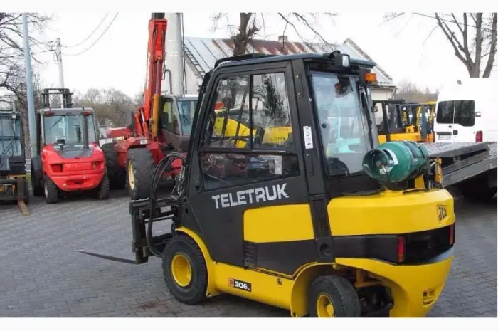Вилочный погрузчик JCB TLT30G LPG- фото № 3