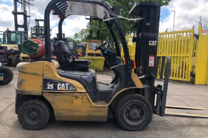 Вилочный погрузчик Caterpillar GP25- фото № 4